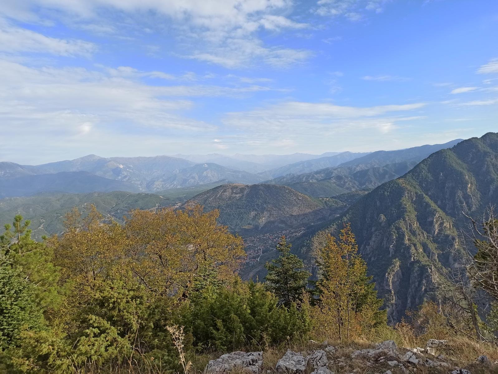 10102025 ΔΕΛΛΟΠΟΥΛΟΣ Τριλογία Ήπειρος 2ο trekking Μονοπάτι Κερασιάς
